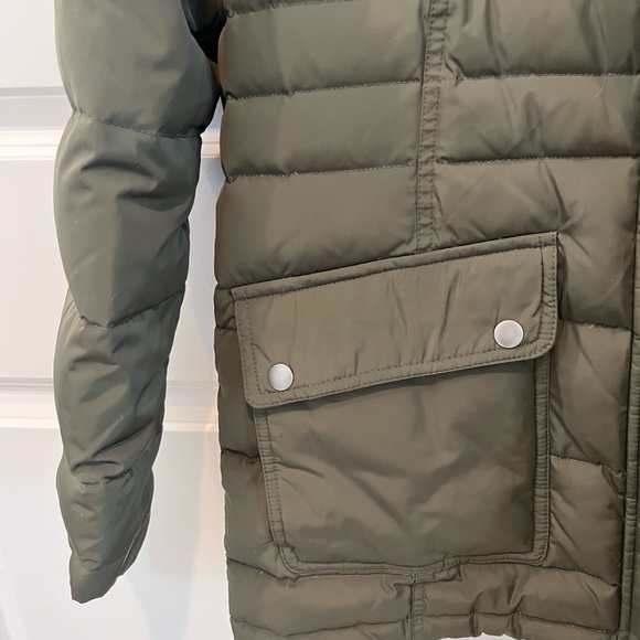 G. H. Bass & Co. women’s medium olive down coat with detachable hood - Picture 7 of 9